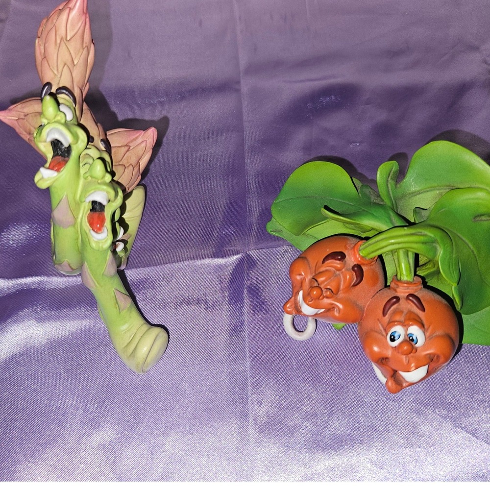 Giggling Groceries Anthromorphic Resin Asparagus Radish Figurine Set‎